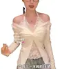 Estilo primavera y otoño, una camiseta blanca, pura y elegante de manga larga con escote halter y diseño de dos piezas simulado, perfecta como capa interior para principios de otoño
