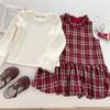 Conjunto Vestido Colete Feminino Estilo College Outono 2026 Novo Conjunto de Duas Peças com Vestido Xadrez Floral e Camisa Base