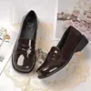 Sapatos casuais estilo japonês para estudantes, nova coleção outono 2026, salto médio, salto plataforma, leves, duráveis, modernos e elegantes, sapatos pequenos de couro estilo JK para mulheres