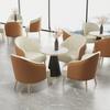 Mesa y sillas de negociación para sala de exposiciones de tienda minimalista moderna, lujo ligero, vestíbulo de hotel, recepción de negocios, oficina, una mesa cuatro sillas