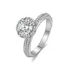 Anillo de Plata S925 con Moissanita de 1 Quilate de Venta Caliente Europea y Americana Transfronteriza Lujo Accesible Anillo de Cuatro Garras Suministro Directo de Fábrica