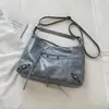 2026 Bolso de Hombro de Color Sólido de Moda Nueva Bolsa Grande para Motocicleta Bolso Tote Remachado Bolso de Mano Personalizado Elegante Bolso de Mano de Moda