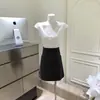 Saia Curta Versátil de Cintura Alta para Menina de Escritório Primavera e Verão Cor Sólida Algodão Tecido Direto da Fábrica com Etiquetas