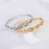 Pulsera con Hebilla de Herradura de Acero Inoxidable Europea y Americana Transfronteriza, Diseño Hueco, Lujo Ligero, Versátil, No se Desvanece, Sensación Vintage de Alta Gama, Venta al por Mayor desde Fabricante
