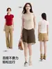 Camiseta gris para mujer con copas, hecha de Tencel Lyocell, cuello redondo, hombro normal, manga corta, adecuada tanto para usar por dentro como por fuera, corte ajustado y favorecedor.