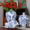 Jarrón de Cerámica Azul y Blanco con Pintura Dorada de Uvas de Jingdezhen, Florero de Cerámica Estilo Chino Nuevo, Decoración para Arreglo Floral de Sala de Estar, Venta al por Mayor