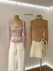 Suéter de Punto WGWE con Cuello Cuadrado Plisado y Mangas Largas para Mujer, Nuevo Estilo Otoño Temprano 2026, Top Corto Ajustado que Ceñe la Cintura, Suave