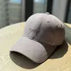 Boné de beisebol macio com aba curva, estilo americano, desgastado, lavado e desbotado, emagrecedor e rejuvenescedor, moderno, bordado, versátil, para mulheres no outono e inverno