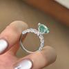 Anillo de Luz LED Flash Transfronterizo Verde Paraíba Menta Manbo Moda de Lujo Microincrustado Diamante Verde de 3 Quilates Anillo de Boda Venta al por Mayor