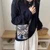 Bolsa estilo étnico nova bolsa transversal bolsa feminina sensação de alta qualidade temperamento bolsa com franja alça colorida bolsa de ombro único feminina