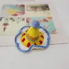 Chapéu Colorido Doce de Princesa Pequeno Adorno de Cabeça, Chapéu de Crochê de Lã Grampo de Cabelo, Adorno de Cabeça Feito à Mão Produto Acabado
