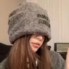Gorro Holgado de Gran Circunferencia para Mujer, Moderno Gorro de Felpa con Letras, Nuevo Estilo Coreano, Adelgazante, Sombrero Cálido para Proteger los Oídos en Clima Frío