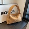 Bolsa de mano popular de hilo de bordar de rombos estilo coreano ins de este año, nueva para otoño e invierno 2023, bolsa casual de estilo occidental que combina con todo para mujer