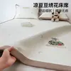 Alfombrilla Refrigerante de Seda Helada de Verano, Grado Materno e Infantil Clase A, Modelo Nuevo 2026, Alfombrilla Suave para el Hogar, Lavable a Máquina, Galleta Linda, Frijol de Hielo