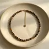 Outono e Inverno Maillard Açúcar Cubo Pedra Olho de Tigre 6*6mm Colar Aço Titânio Design Simples e Fashionável Novo Estilo Chinês Corrente da Clavícula