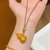 Collar con Colgante de Calabaza Chapado en Oro en Sachet de Terciopelo para Mujer, Accesorio de Otoño e Invierno, Cadena Larga para Suéter, Joyería de Lujo Ligero de Alta Gama
