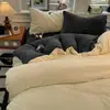 Nuevo juego de ropa de cama de terciopelo de leche de alta densidad, minimalista y sin marca para 2026, de tres o cuatro piezas, que incluye una funda de edredón, para uso doméstico, con un diseño más grueso y amigable con la piel