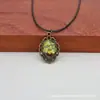 Venda direta do fabricante: Corrente de Suéter Vintage Europeia e Americana de Bronze com Renda Floral e Pedras Preciosas, Vidro e Flores Secas em um Estilo Pastoral Original