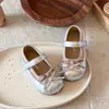 Zapatos de Bebé para Niñas Estilo Princesa con Lazo 2025 Primavera y Otoño Nuevos Zapatos de Suela Blanda Zapatos de Cuero de Moda Estilo Coreano para Niños