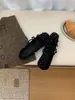 Zapatos planos interiores que aumentan la altura, colección otoño 2026, parte superior de tela con lunares y un lazo, diseño de una sola tira, puntera cuadrada, estilo Mary Jane, disponibles en negro, gris y albaricoque