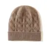 Gorro de Punto de Cachemira 2026 Otoño/Invierno Nuevo Estilo para Mujer de Alta Gama Color Sólido Tejido de Punto Trenzado Engrosado Cálido Moderno Casual con Borde Enrollado