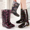 Botas de Chuva femininas de cano alto sapatos d'água botas de chuva femininas sola de borracha longa e flexível botas de borracha primavera e outono botas curtas d'água sapatos de borracha antiderrapantes impermeáveis
