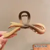 Pinza Geométrica Simple para el Cabello, Pinza de Moda para la Parte Trasera de la Cabeza, Pinza Femenina de Color Café, Accesorio para el Cabello de Pinza de Tiburón de Alta Gama y Exquisito