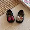 Sapatos de bebê fofos em desenho animado, sapatos anti-colisão para crianças pequenas, sola macia confortável, antiderrapantes, sapatos versáteis para caminhada de meninas com velcro