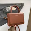 Primavera de 2026 Nova Moda Casual de Alta Costura para o Dia a Dia Bolsa Quadrada Pequena Feminina Bolsa Transversal de Ombro Único Tendência Simples Retrô