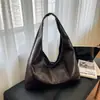 Bolsa feminina vintage transfronteiriça de grande capacidade, nova bolsa de ombro/axila casual de nicho para o verão de 2026, bolsa de bolinho para o dia a dia