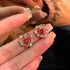 Pendientes Sencillos Pequeños Rojos de Amor con Circonita Luz de Lujo Diseño de Nicho Lindos Exquisitos Pendientes de Moda Versátiles