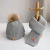 Conjunto de 2 Piezas de Sombrero y Bufanda Estilo Coreano para Niños Otoño e Invierno Niños y Niñas Letras Bordadas Conjunto Versátil Sombrero de Lana para Bebé