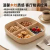¡Guau, una bandeja de frutas y bocadillos de material PP con acabado imitación madera y cuatro compartimentos para organizar frutas secas y dulces, perfecta para la mesa de centro de la sala de estar o para recibir invitados!