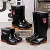 Botas de trabalho de cano alto para homens, com sola grossa, duráveis, galochas de meia-panturrilha, impermeáveis e antiderrapantes, adequadas para canteiros de obras, galochas de inverno masculinas de cano curto