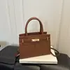 Bolso de mano de moda transfronterizo europeo y americano para el día a día 2026, minimalista, chic y retro con colores contrastantes, bandolera, tote y bolso de hombro para mujer
