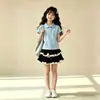 Conjunto de Verão Duas Peças para Meninas com Gola de Cor Contrastante, Manga Curta, Saia, Estilo Coreano, Estilo College, Novo Conjunto de Saia de Verão para Crianças Mais Velhas