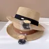 Sombrero Plano de Estilo Japonés para Mujer, Sombrero de Paja con Protección Solar de Verano, Sombrero de Cuenca Plano con Borde Plano y Letra Dorada, Sombrero de Playa para Vacaciones en la Costa