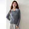 26 Suéter de cachemir de punto trenzado con cuello polo de color block nuevo para mujer, suave y juvenil, prenda exterior versátil, estilo preppy