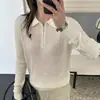 Suéter cinza de tricô com tranças para mulheres, estilo fino, nova coleção outono 2026 para mulheres, top de malha de manga comprida com gola polo