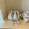 Bolso de terciopelo retro de alta gama para mujer, nuevo bolso cruzado versátil de otoño 2026, bolso de cubo de un solo hombro súper popular