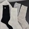 Nuevos calcetines para mujer de primavera y verano, calcetines de rejilla con patrón floral oscuro de botones, calcetines de tubo hueco, calcetines de pila, color sólido, calcetines finos estilo coreano