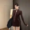 Vestido de Cuello Alto de Manga Larga Estilo Chica Caliente Americana para Mujer en Otoño e Invierno Falda Base de Terciopelo Ajustada Falda que Moldea la Cintura y los Cadros