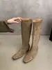 Primeiro Encontro Aumento de Altura Bico Fino Botas de Cano Alto em Camurça 2026 Outono/Inverno Novo Estilo Coreano Retro Fashionável Estilo de Nicho Emagrecimento