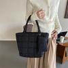Bolso de mujer portátil de gran capacidad casual para ir al trabajo de otoño e invierno 2024 nueva moda plisado acolchado de algodón bolso de hombro