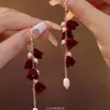 Pendientes Rojos de Año Nuevo, un Conjunto de Pendientes de Flor de Carrillón de Viento Afelpados, Pendientes de Borla de Boda de Año Nuevo de Alta Gama para Mujer