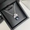Juego de Anillo de Pétalo de Concha Negra de Tres Piezas de Diseño Versa Jewelry para Mujer Chapado en Oro de 18 Quilates Imitación de Nácar Natural