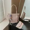 Bolsa Tote de Gran Capacidad Nueva Casual de Viaje Moda Bolso de Hombro Simple Tendencia Retro Europea y Americana Bolsa Versátil para Mujer