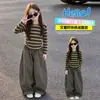 Conjunto Casual de Otoño para Niñas: Conjunto de Dos Piezas para Niñas: Camiseta de Manga Larga con Rayas Otoñales y Pantalones Cargo Holgados de Pierna Ancha