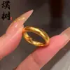 Anel de Ouro Sand Dourado de Alta Retenção de Cor para Mulheres, Estilo Aliança Lisa, Design Tradicional, Cor Duradoura, Atacado de Joias Ouro Sand