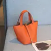 Bolsa Saco de Couro Bovino de Primeira Camada 2026 Nova Versátil Bolsa Tote de Couro Genuíno Bolsa Feminina Bolsa de Mão de Alta Qualidade